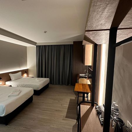 Roxy Hotel Aiman Kuching Extérieur photo